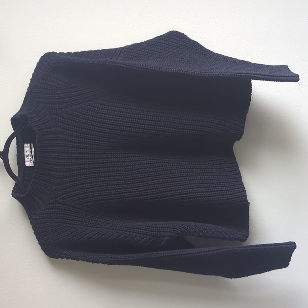 O'Neil. Heavy-Knit Cropped Sweater. Size XS.